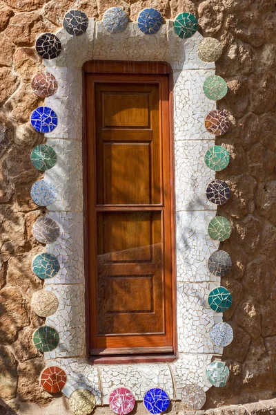 Gingerbread casa mosaico azulejo grunge fundo Barcelona . — Fotografia de Stock