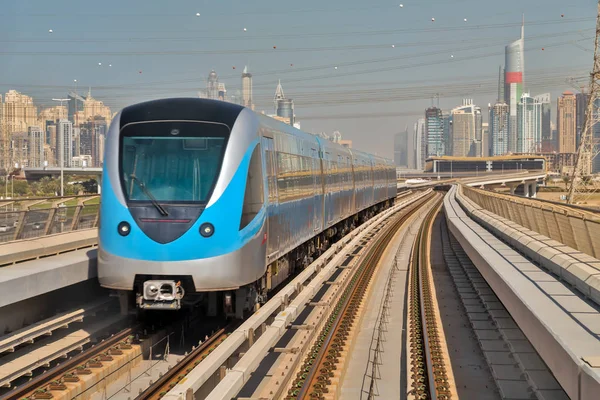 Metro trein Dubai spoorlijn — Stockfoto
