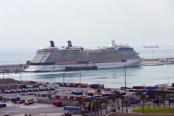 Cruise ship Barcelona harbor, Spain. — Stock Photo, Image