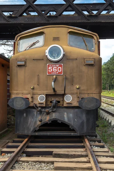 Vieja locomotora Estación de ferrocarril viaje en tren — Foto de Stock