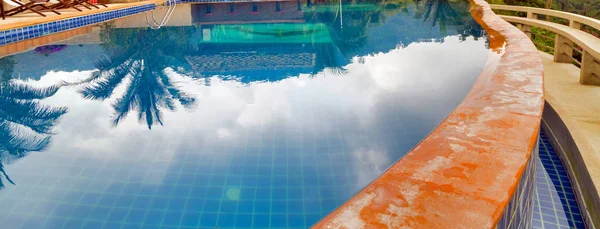 Balnearios piscina — Foto de Stock