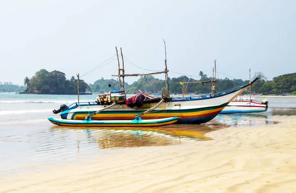 Рыболовные катамараны, рыболовные лодки — стоковое фото