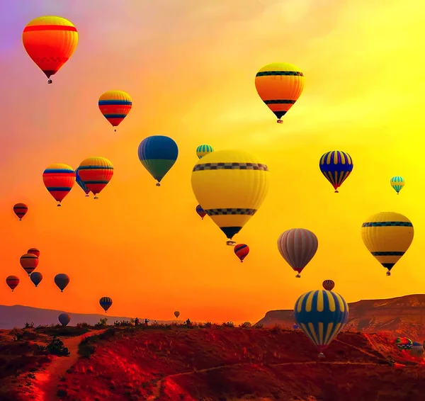 カッパドキア上空を飛ぶ熱気球 — ストック写真