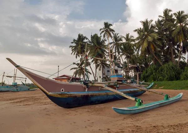 Sri lanka katamarany rybackie, łodzie rybackie — Zdjęcie stockowe