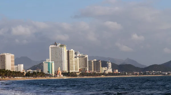 Dzielnicy miasta Sand Beach resort Nha Trang Bay południowych Chin. — Zdjęcie stockowe