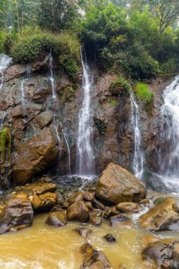 Şelale Tien Sa, Sapa Vietnam 'a düştü.