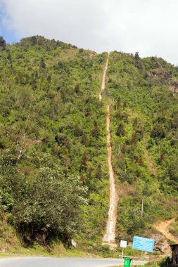Kuru şelale Sapa Vietnam'da düşüyor