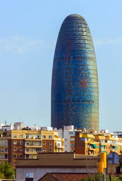 Torre agbar jest wieża 38-piętrowy drapacz chmur w Barcelonie. Zwiedz — Zdjęcie stockowe