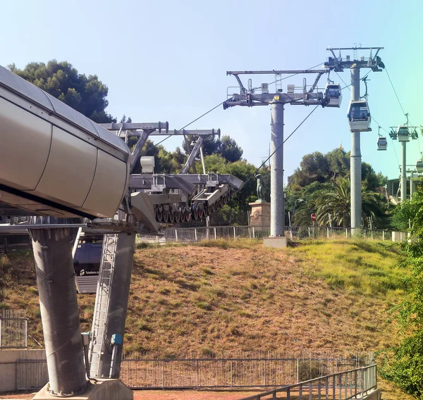 Linbanor linbanan stuga till Montjuic. Barcelona. Spanien — Stockfoto