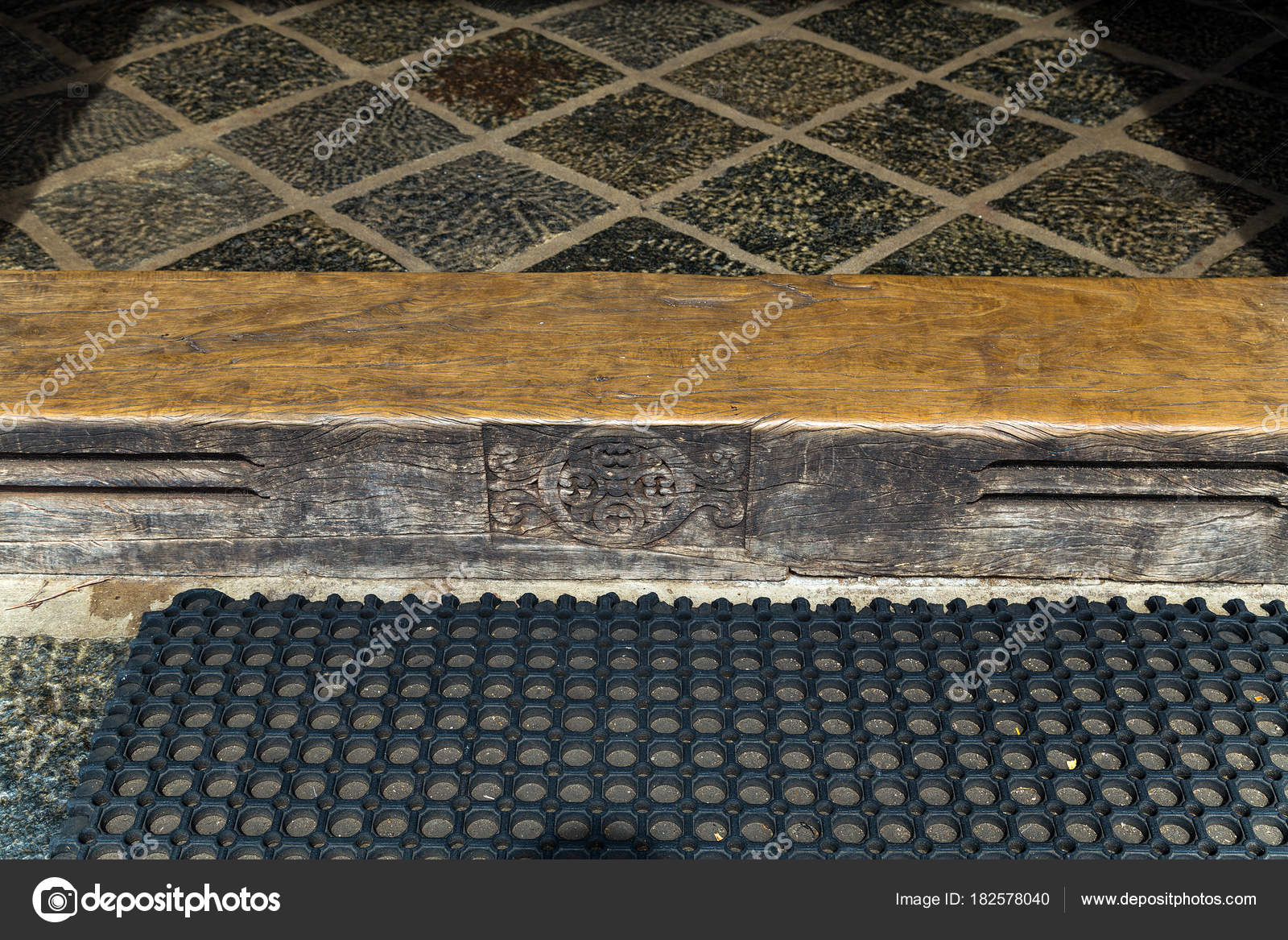 Ancienne Maison Brune En Bois Portes Tapis Devant La Porte