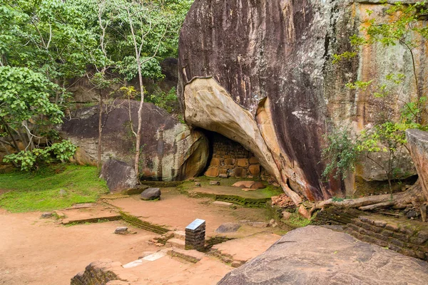 Paisaje de la ruina Royal Gardens and Pools, Lion Rock Sigiriya, A — Foto de Stock