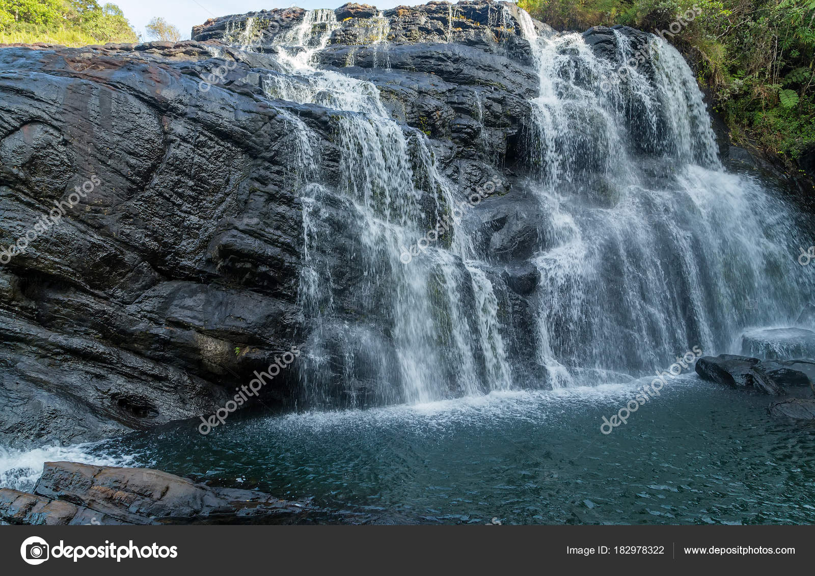 Wasserfall Fruhling Panoramic Rockt Verliebt Sich In Horton