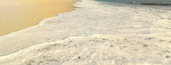 Arena y mar de verano Turismo extremo y viajes — Foto de Stock