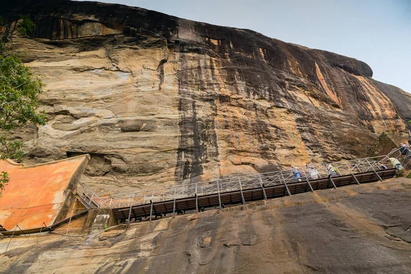 People climb the stairway from the Lion Platform towards the sum — Stock Photo, Image