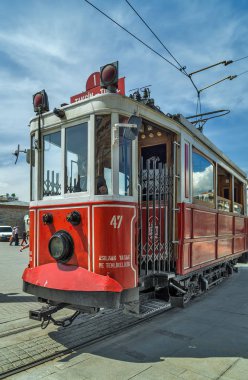 Eski moda kırmızı tramvay sokak İstanbul