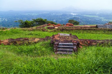 Hakim Sigiriya kaya ya da Sinhagiri hava panoramik görünümü