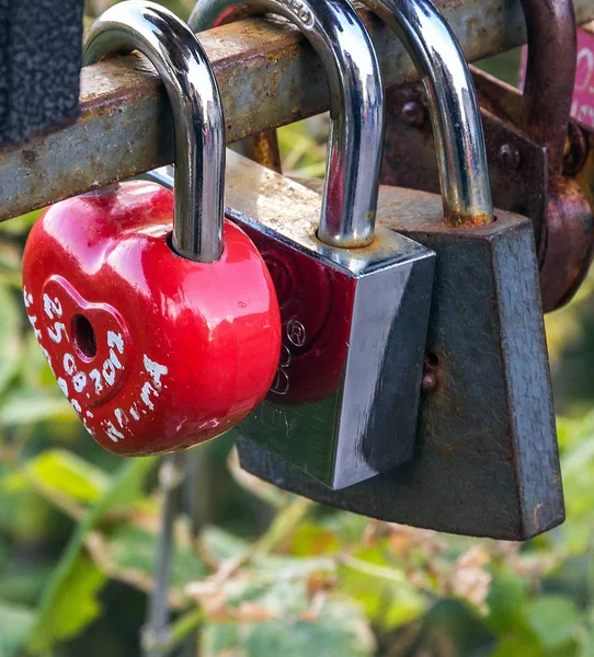 Vorhängeschloss Metall Herz Valentinstag — Stockfoto