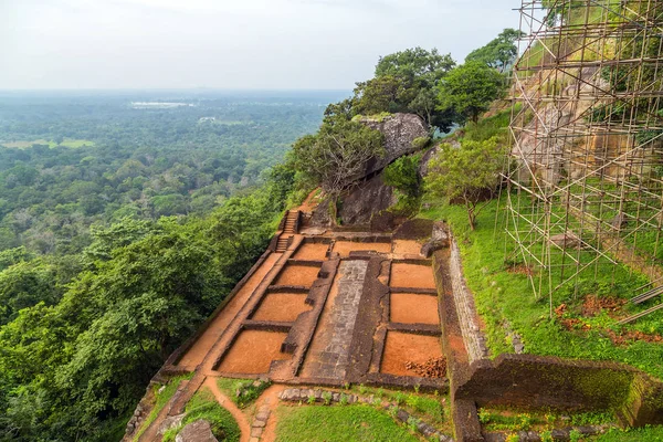 Paesaggio di rovina Giardini Reali e Piscine, Lion Rock Sigiriya, A — Foto Stock