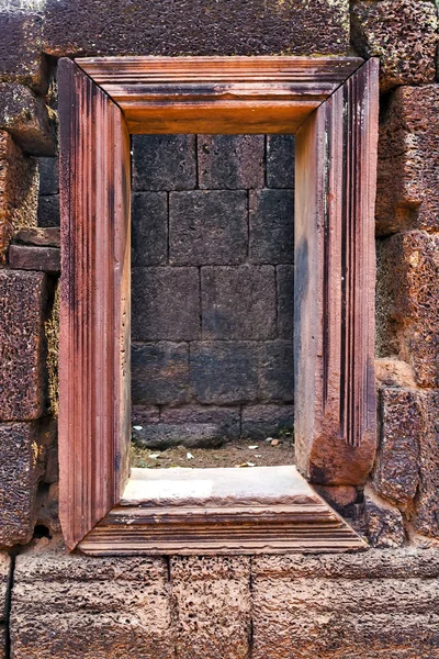 Relief-Statue Tür der Khmer-Kultur in angkor wat, Kambodscha — Stockfoto