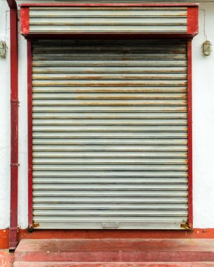 haddeleme ile eski ahşap pencere sistemi panjurlar