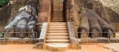 Tuğla merdiven Sigiriya veya Sinhagiri bir antik kaya fortr olduğunu