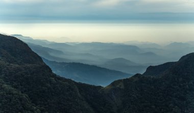 Dağlar manzara. Tepeleri manzarası Horton Plains N dünyalar sonunda