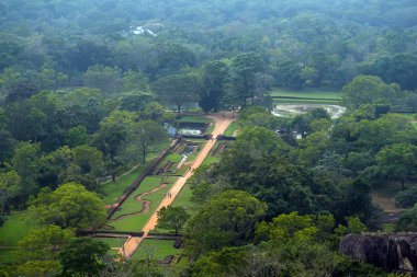 Hakim Sigiriya kaya ya da Sinhagiri hava panoramik görünümü