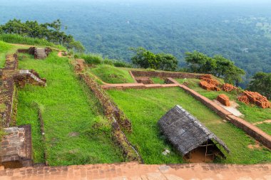 Hakim Sigiriya kaya ya da Sinhagiri hava panoramik görünümü