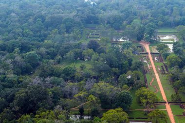 Harabe Kraliyet bahçeleri Peyzaj ve havuz, aslan kaya Sigiriya, A