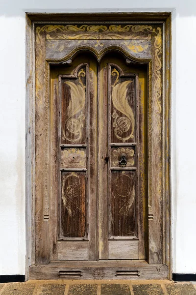 Vieille porte de maison en bois brun Vintage fond en bois — Photo