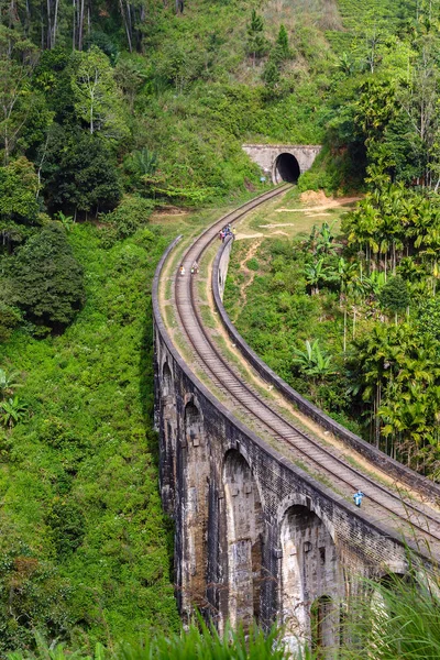 Brückenbahnen in den Bergen, Ella, Sri Lanka — Stockfoto