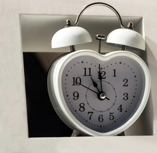 Valentines Day Heart White Alarm Clock — Stock Photo, Image