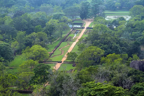 Sigiriya Rock ou Sinhagiri vue panoramique aérienne, qui dominent — Photo