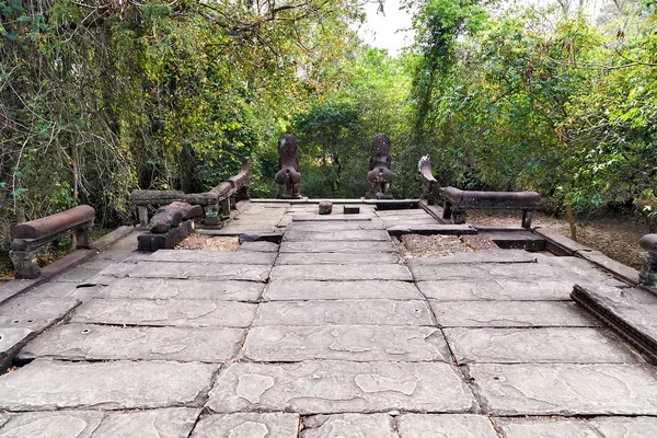 Płaskorzeźba statua tło Khmer kultury w Angkor Wat, Cam — Zdjęcie stockowe