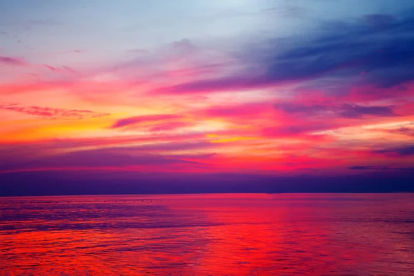 Scenic cloud solnedgang himmel baggrund, Nature sammensætning skyer cap - Stock-foto