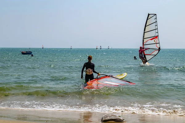 Windsurfer Surfing The Wind On Waves. Mui Ne Coco Beach. Vietnam — Stock Photo, Image