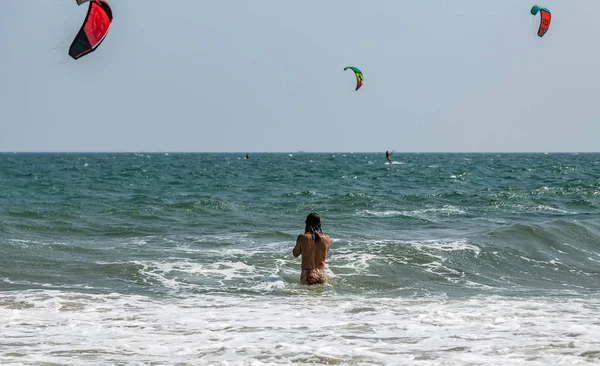 Kitesurfer in waves sea water splash, attractive sport sea. Mui — Stock Photo, Image