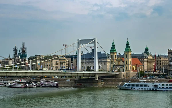 Vue aérienne panoramique sur l'horizon Pont Elisabeth Danube de Budapes — Photo