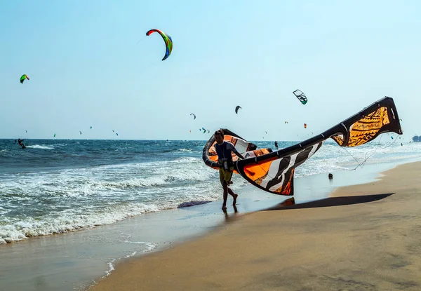 风筝中心海梅妮可海滩的风筝冲浪课。 马达加斯加a — 图库照片
