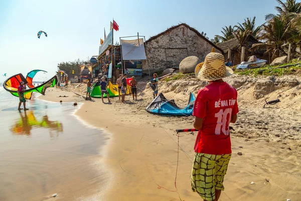 Kitesurfing is a surface water sport sea Mui Ne Coco Beach. Viet — Stock Photo, Image