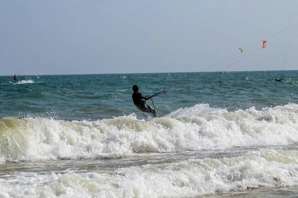 Kitesurfer in waves sea water splash, attractive sport sea. Mui — Stock Photo, Image