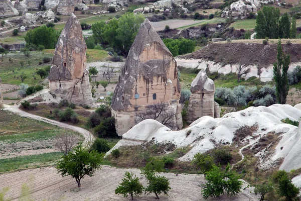 Maisons rocheuses montagne en Cappadoce — Photo