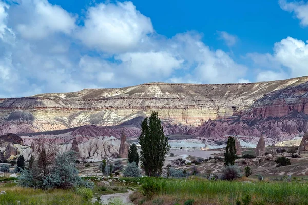 Tour con Goreme Museo al Aire Libre Capadocia paisaje, Turquía — Foto de Stock