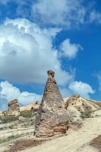 Bildande av Fairy skorstenar Goreme friluftsmuseum Cappadocia la — Stockfoto