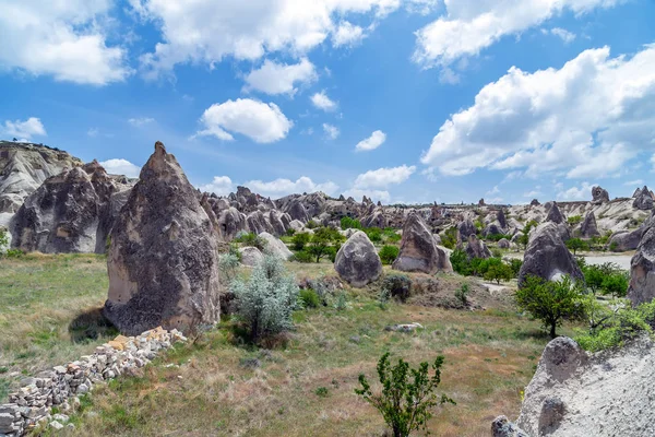 Tour with Goreme Open Air Museum Cappadocia landscape, Turkey — Stock Photo, Image