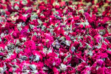 Bitkisel ilaçlar kurumuş gül yaprakları.