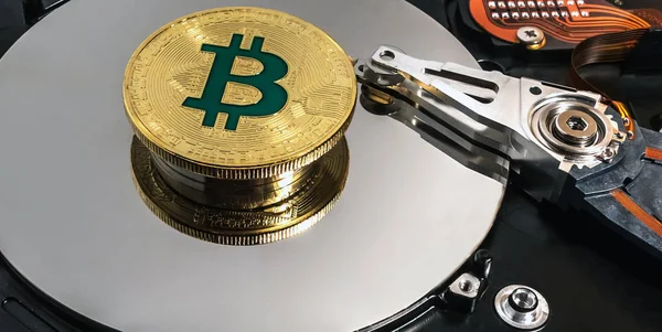 Innerhalb einer Festplatte Blockchain-Coin von Bitcoin — Stockfoto