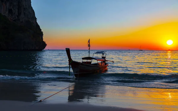 Long tail boat summer sunset — Stock Photo, Image