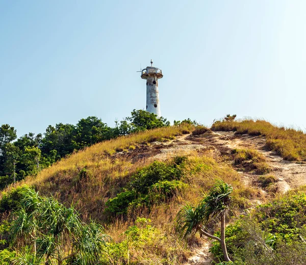 Lighthouse Tropical beautiful beach Mu Koh Lanta National Park K — Stock Photo, Image