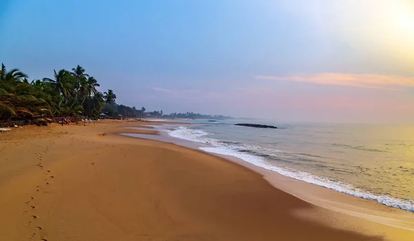 Low tide at sunset ocean wave — 图库照片